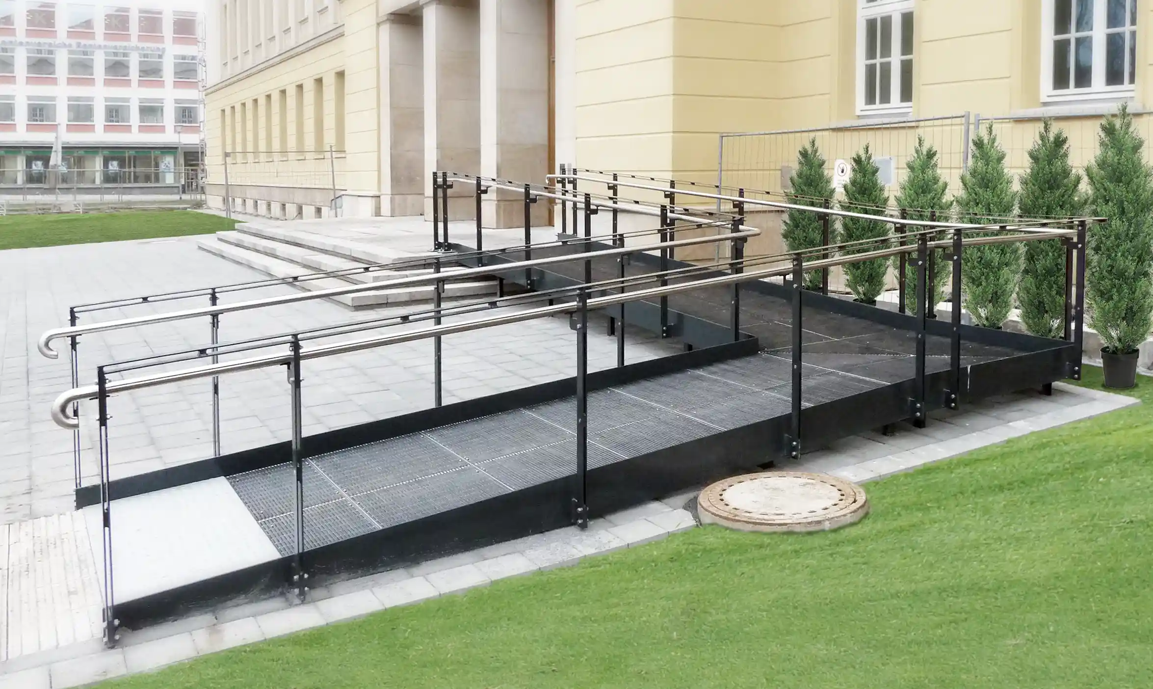 Barrierefreie Rampen auf Gitterrostbasis